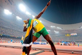 开云综合服务-_老鹰快攻积极，场面火爆引人入胜_，老鹰集锦